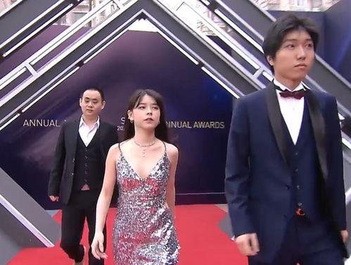 吃瓜网红两字网名女,揭秘网络红人的甜蜜与苦涩  第3张